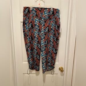 Colorful Leaf Print capri legging